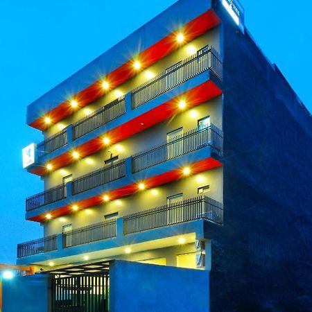 Hotel The Red York Ghaziabad Exterior foto