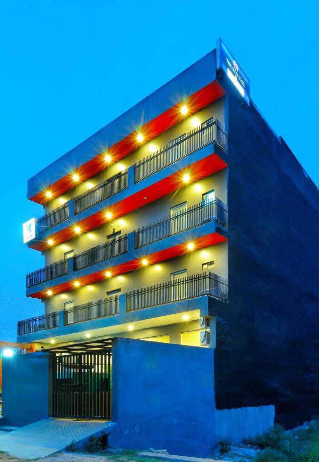 Hotel The Red York Ghaziabad Exterior foto