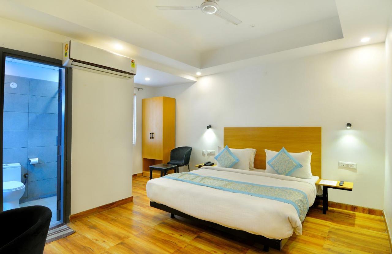 Hotel The Red York Ghaziabad Exterior foto