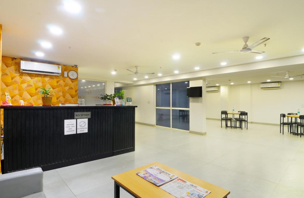 Hotel The Red York Ghaziabad Exterior foto