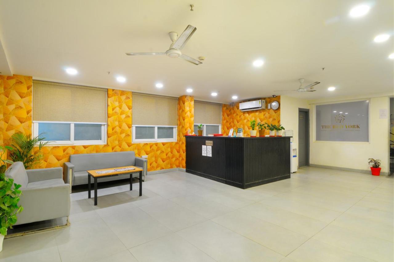 Hotel The Red York Ghaziabad Exterior foto