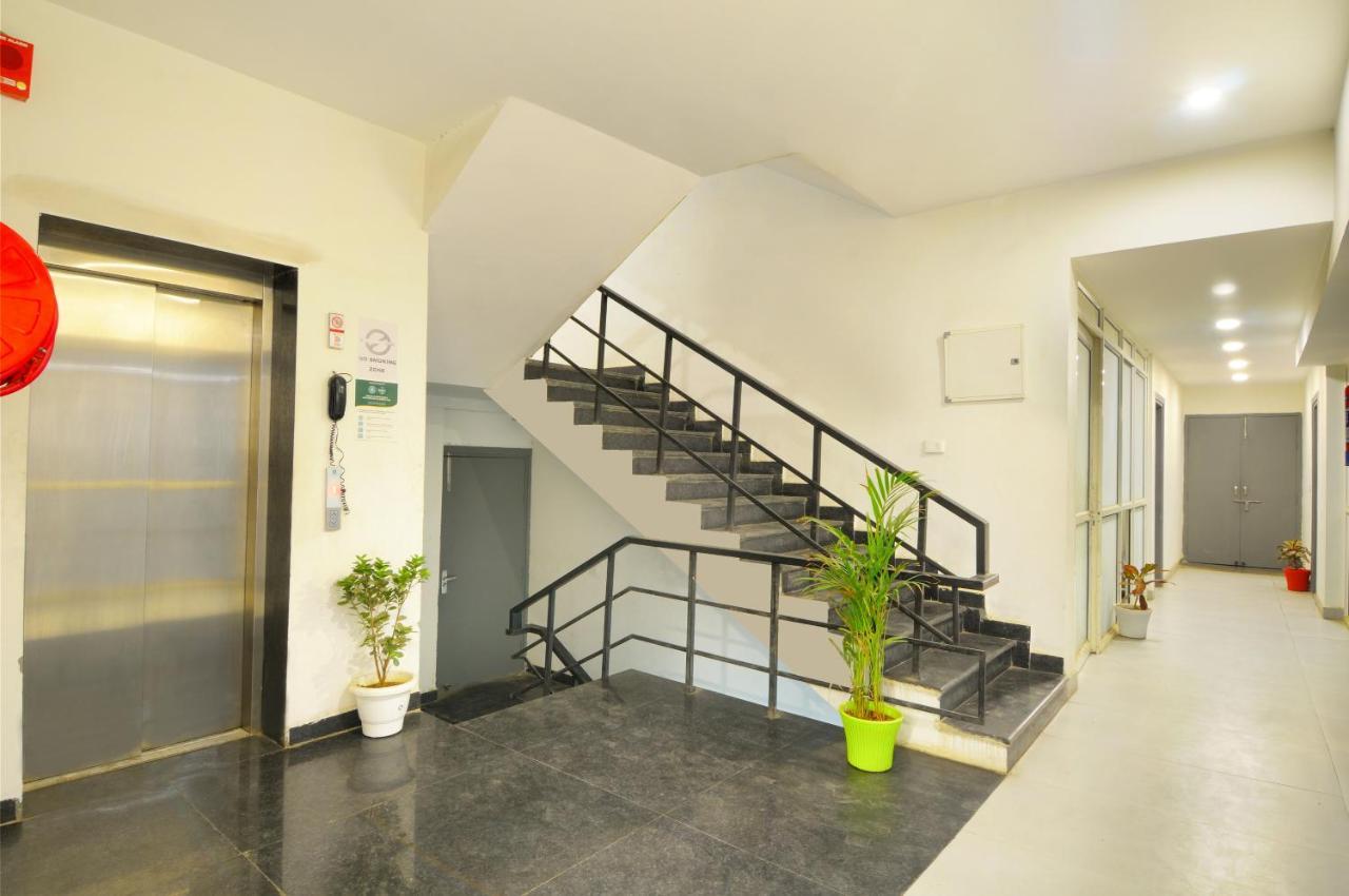 Hotel The Red York Ghaziabad Exterior foto