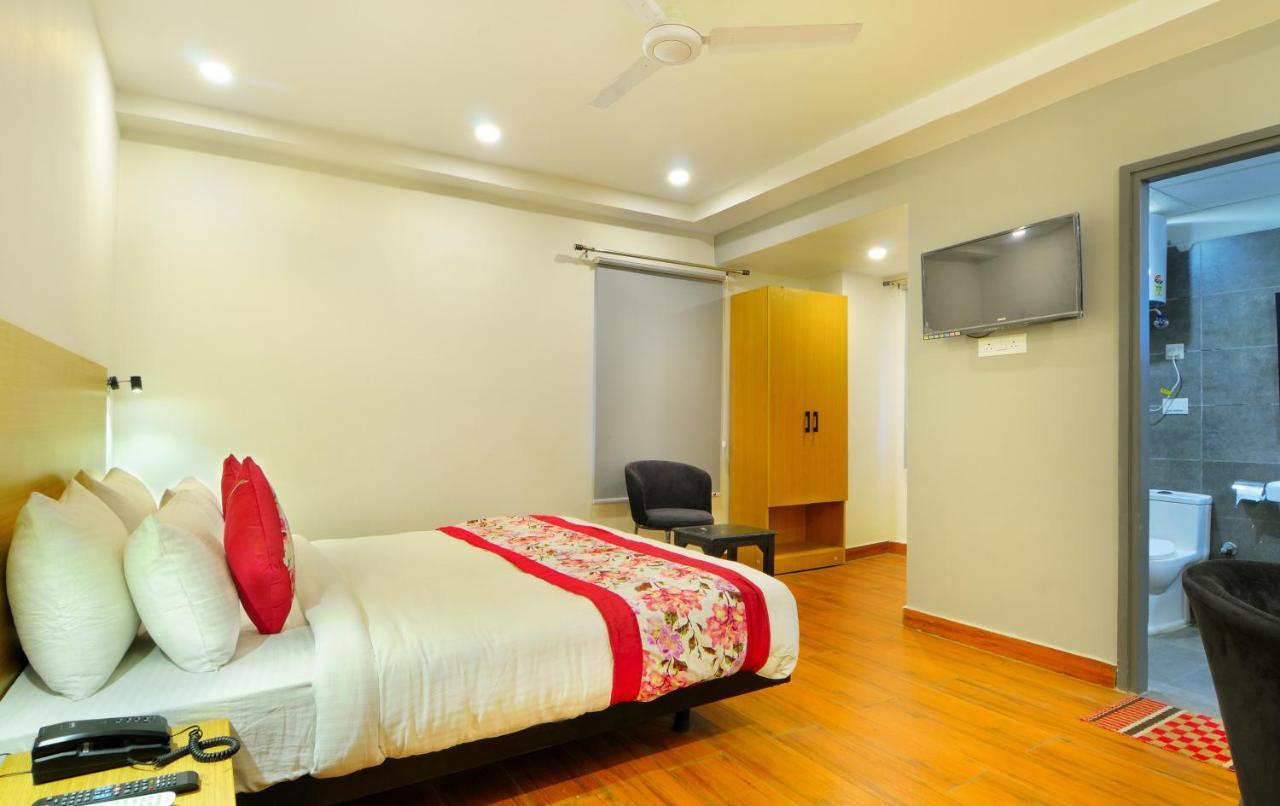 Hotel The Red York Ghaziabad Exterior foto