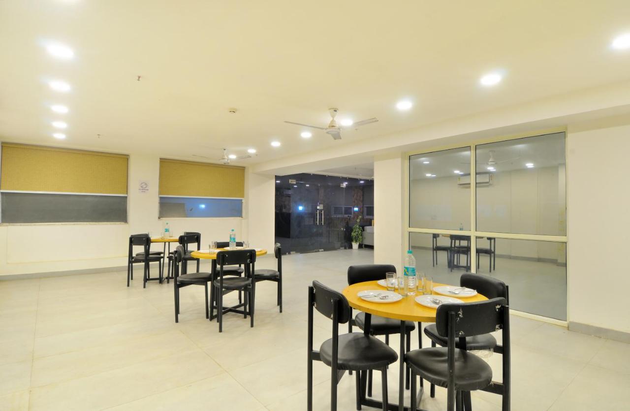 Hotel The Red York Ghaziabad Exterior foto